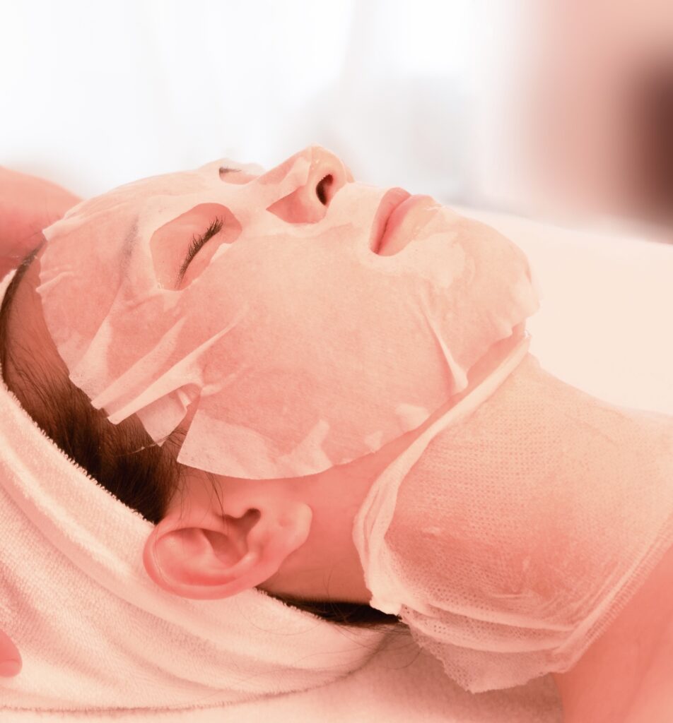 お首元までうるおいチャージ。ハリ弾力アップ イメージ画像